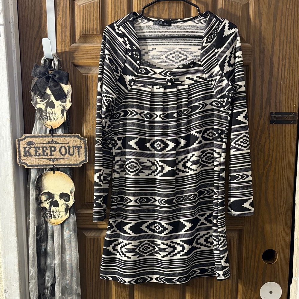 Miin Black and White Aztec Long Sleeve Dress